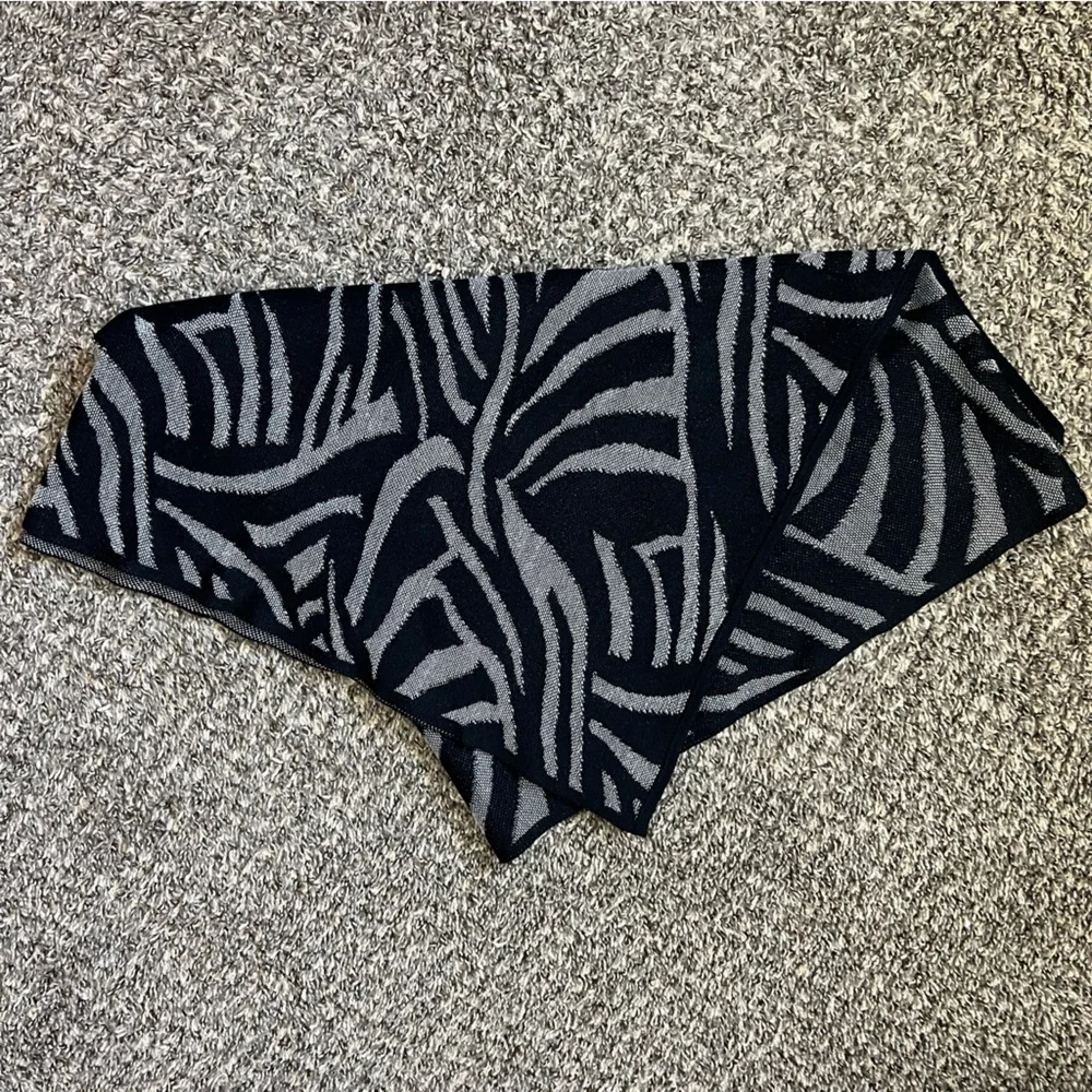 St John Sport Women’s Black Animal Print Blanket‎ Shawl Scarf Wrap One Size